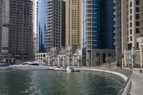 UAE, Dubai, Marina Sidewalk along marina bay